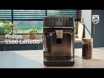 Philips Serie 5500 Kaffeevollautomat – LatteGo Milchsystem, 20 heiße und kalte Kaffeespezialitäten, 40% leiser mit SilentBrew, QuickStart, Schwarz/Grau (EP5544/50)